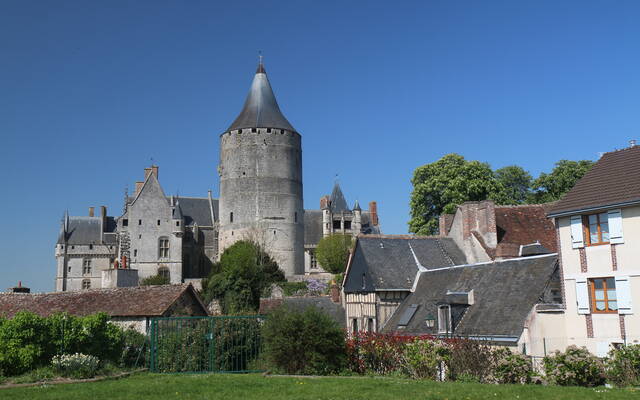 Le château vu des jardins de l'Hôtel-Dieu