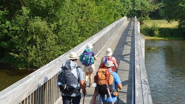 Randonneurs au bord du Loir