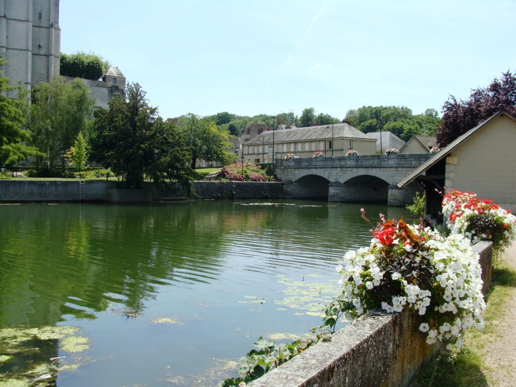 Vue du Loir en bas du Château de Châteaudun