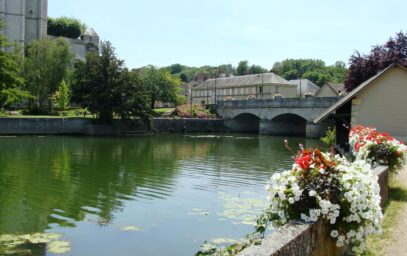 Vue du Loir en bas du Château de Châteaudun